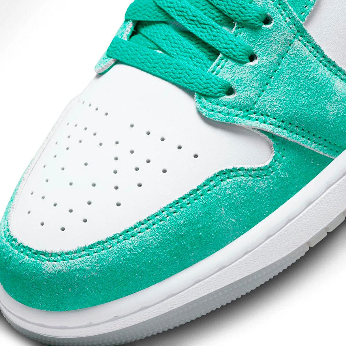 Air Jordan 1 Low New Emerald Blizz Sneakers 
